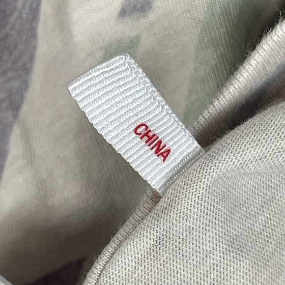 Kith Coca Cola Shirt Womens Size Medium CROPPED/CUT Casaul Comfort‎ - Picture 8 of 11